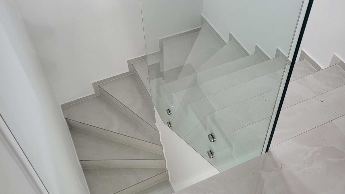 Üvegkorlát készítése