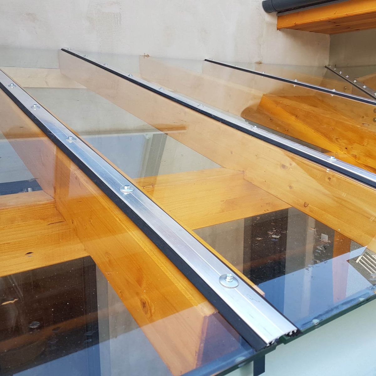 Üveg előtetők ESG edzett üvegből