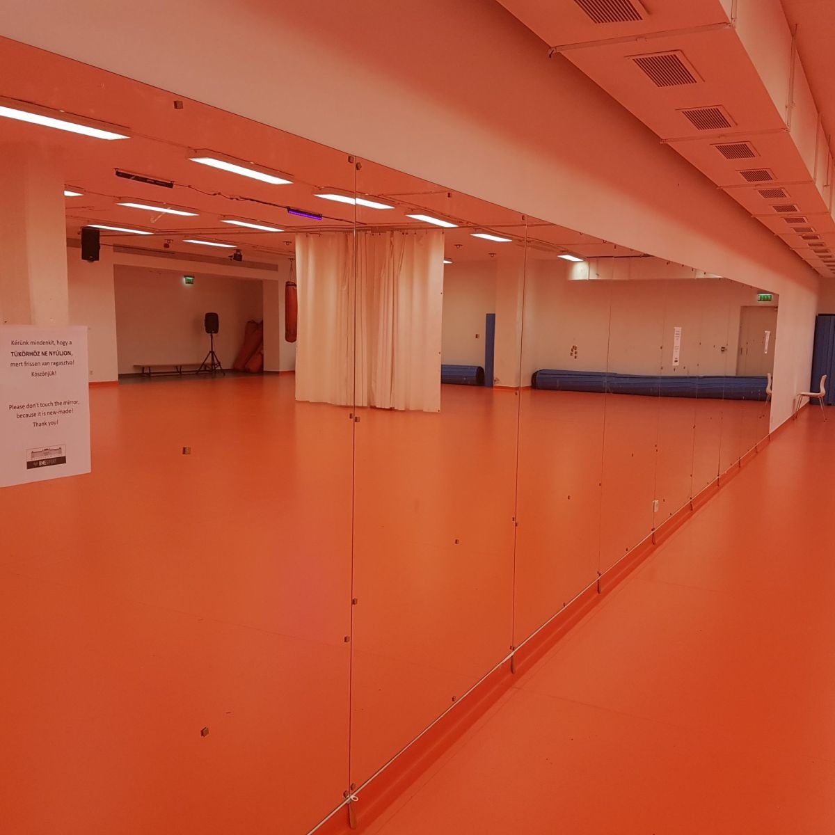 Tükörfalak teljeskörű kivitelezése