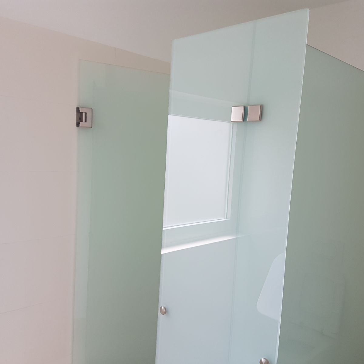 Zuhanykabinok gyártása és beépítése