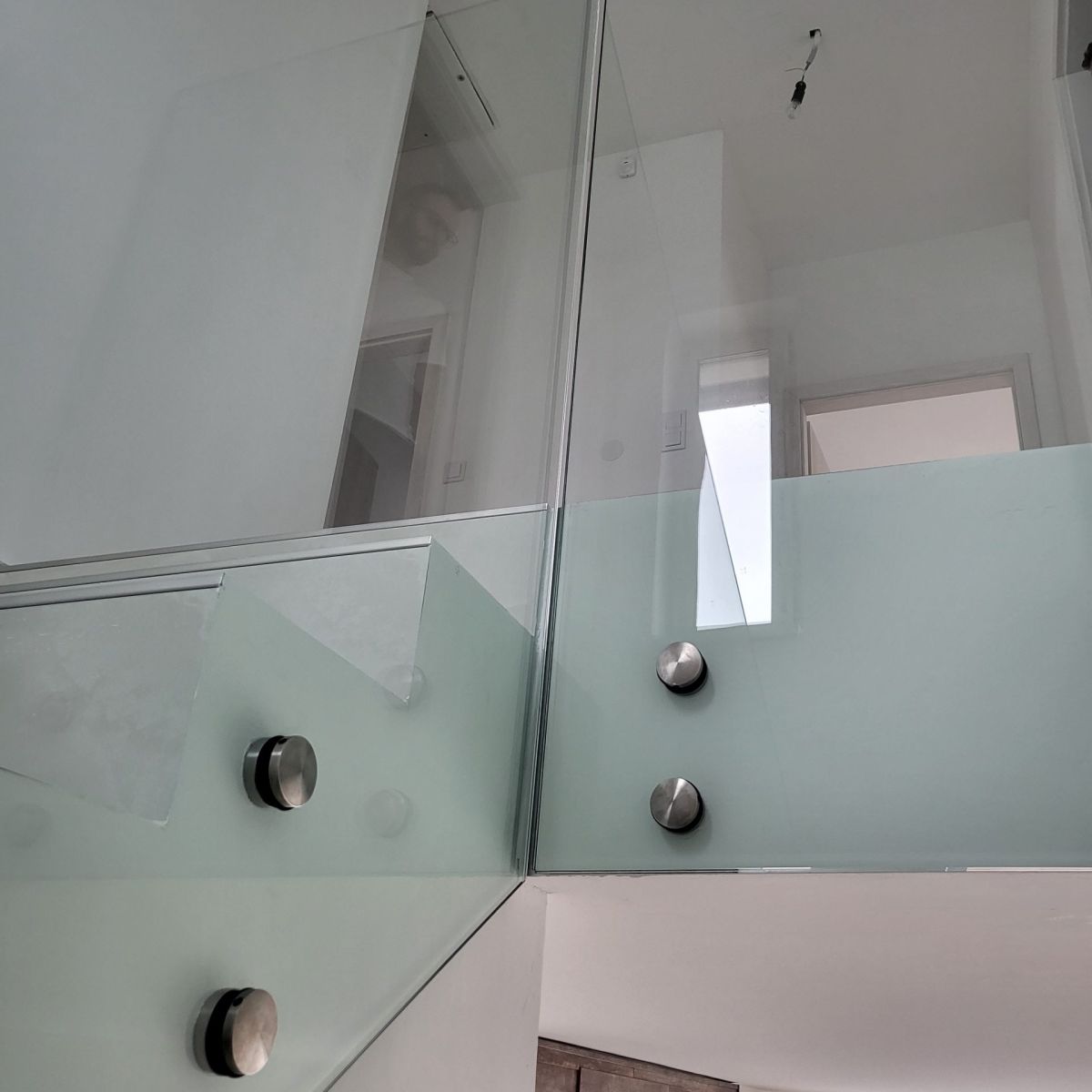 Üvegkorlát készítése