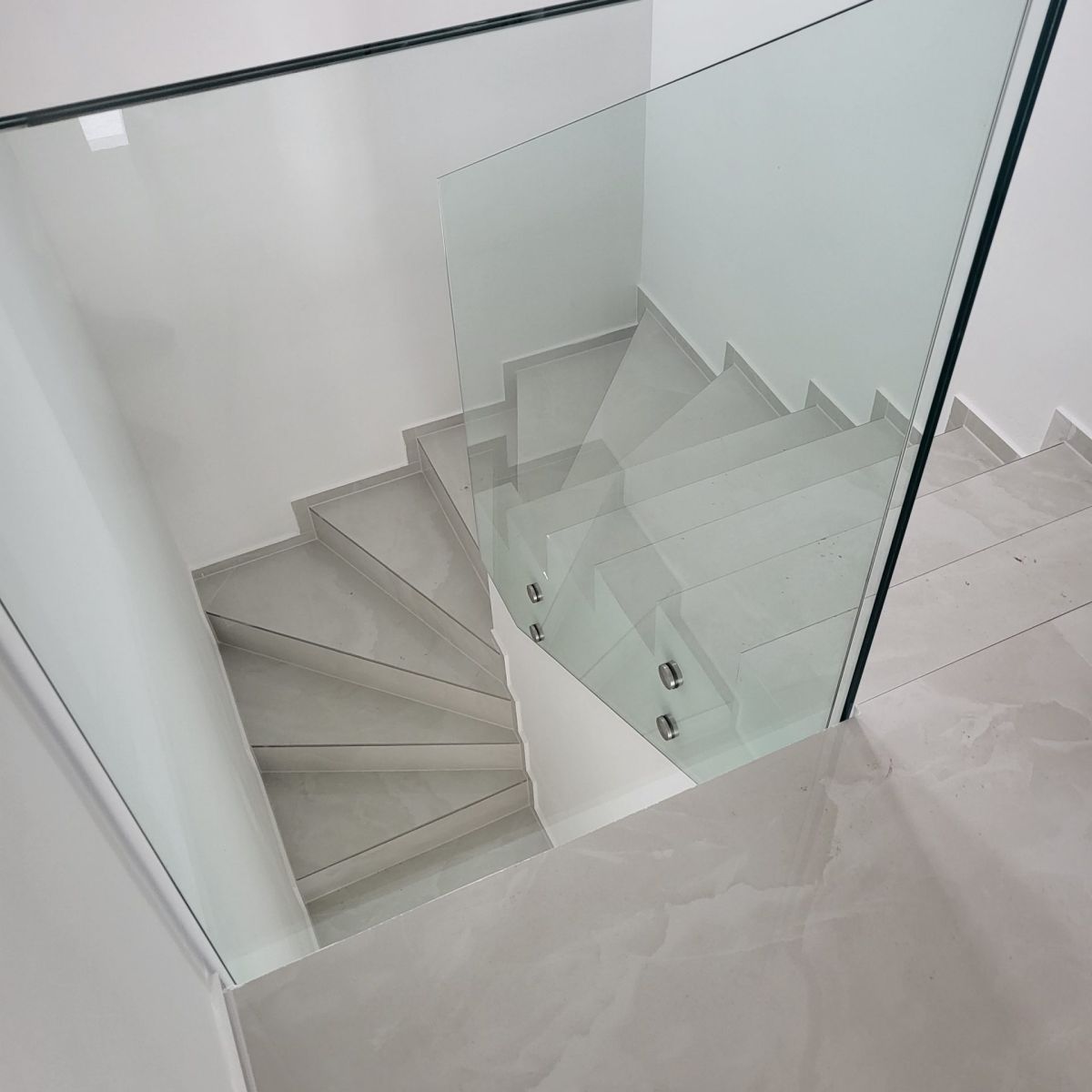 Üvegkorlát készítése