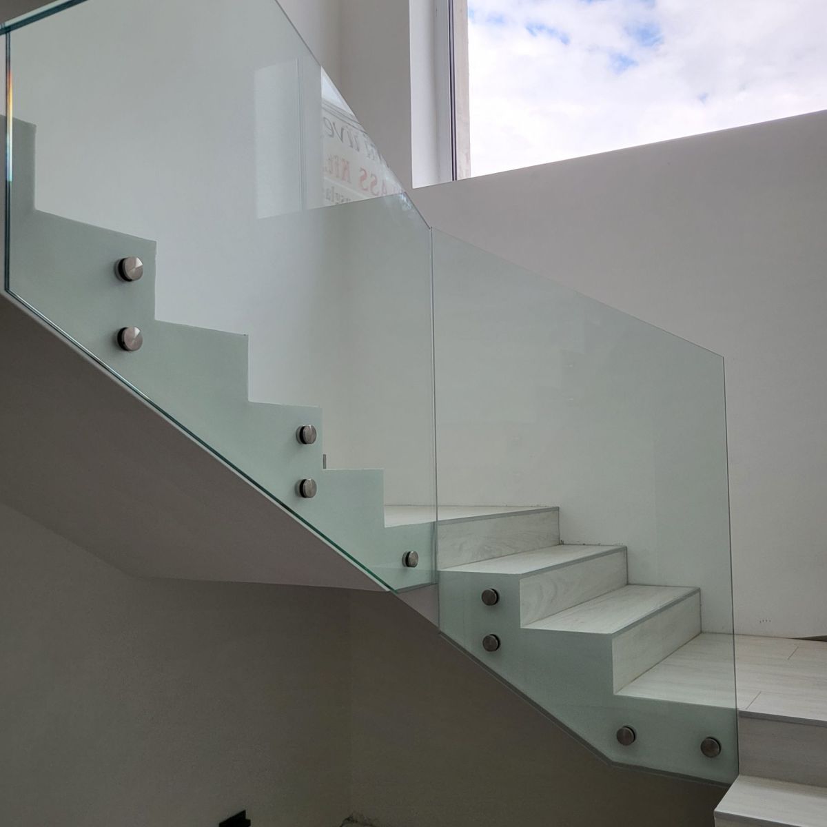 Üvegkorlát készítése