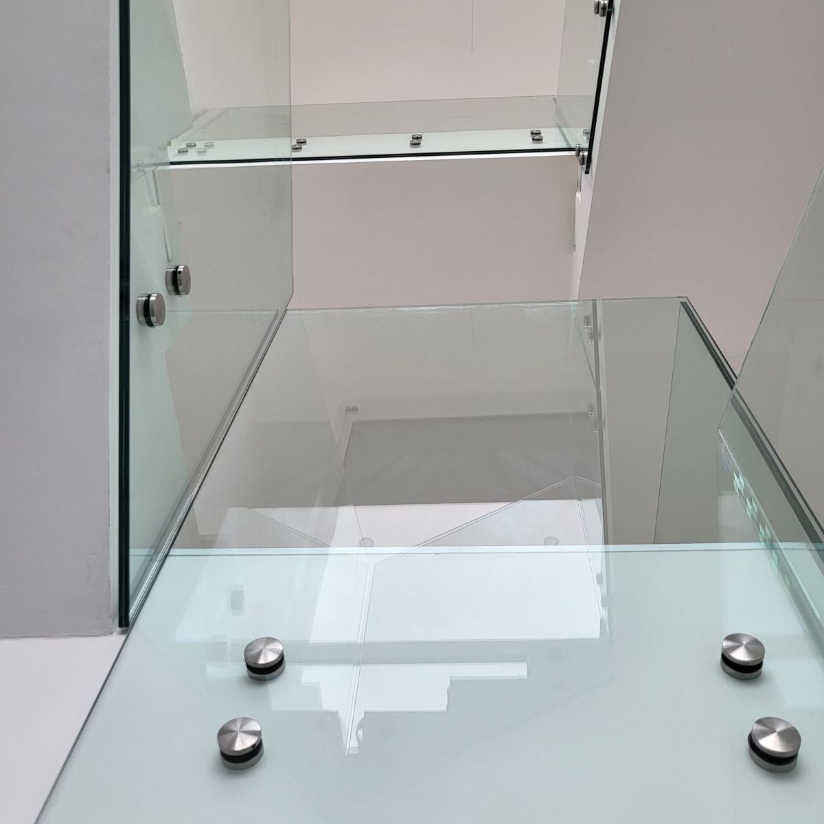 Üvegkorlát készítése