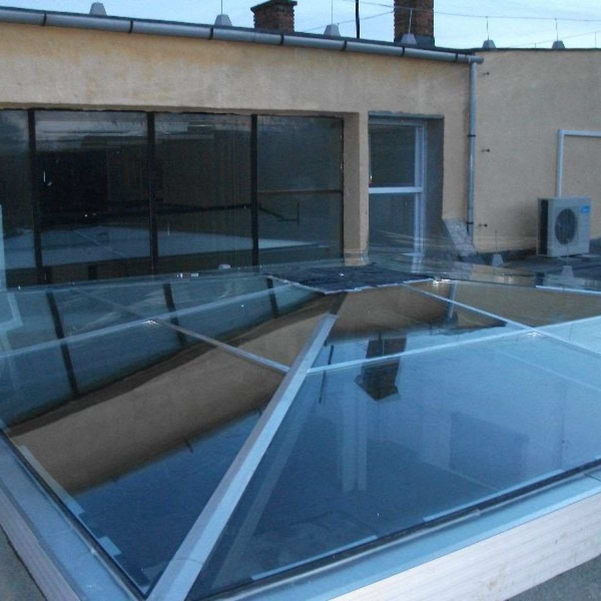 Üveg előtetők ESG edzett üvegből