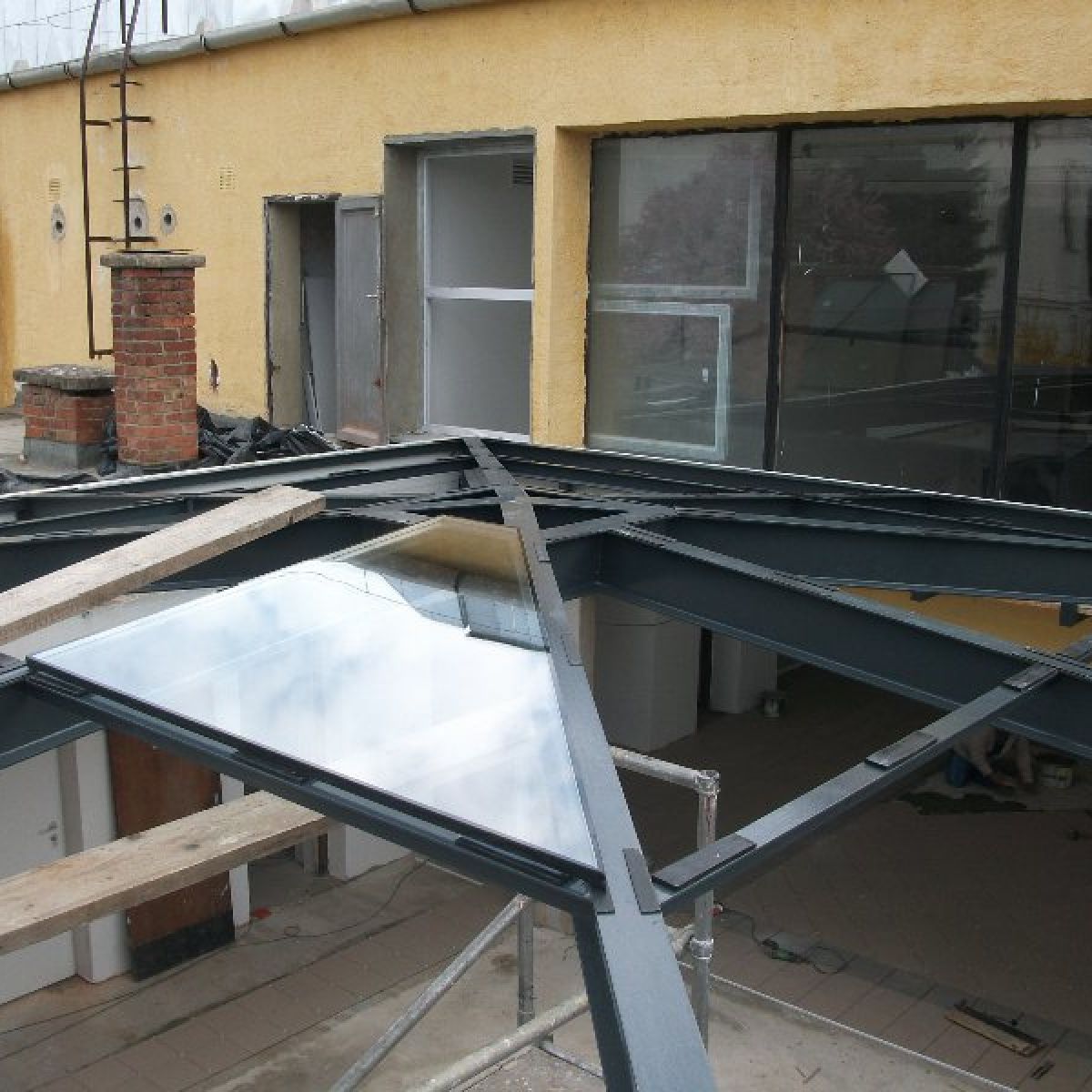 Üveg előtetők ESG edzett üvegből