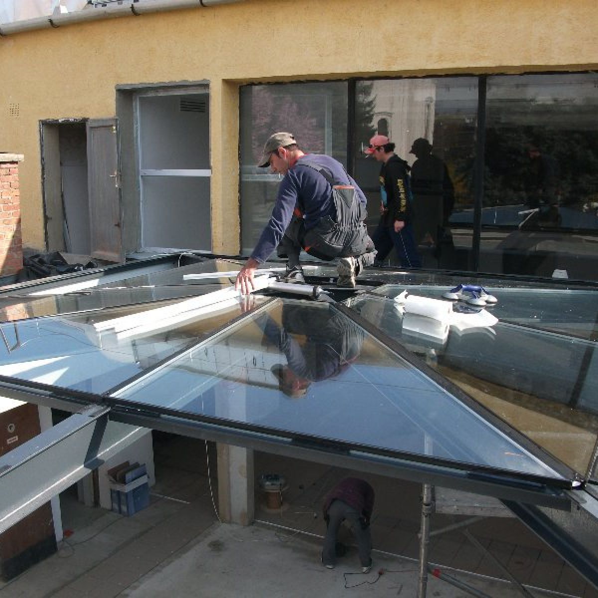 Üveg előtetők ESG edzett üvegből