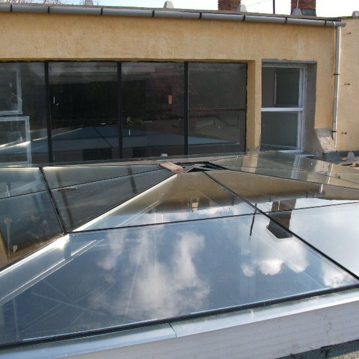 Üveg előtetők ESG edzett üvegből