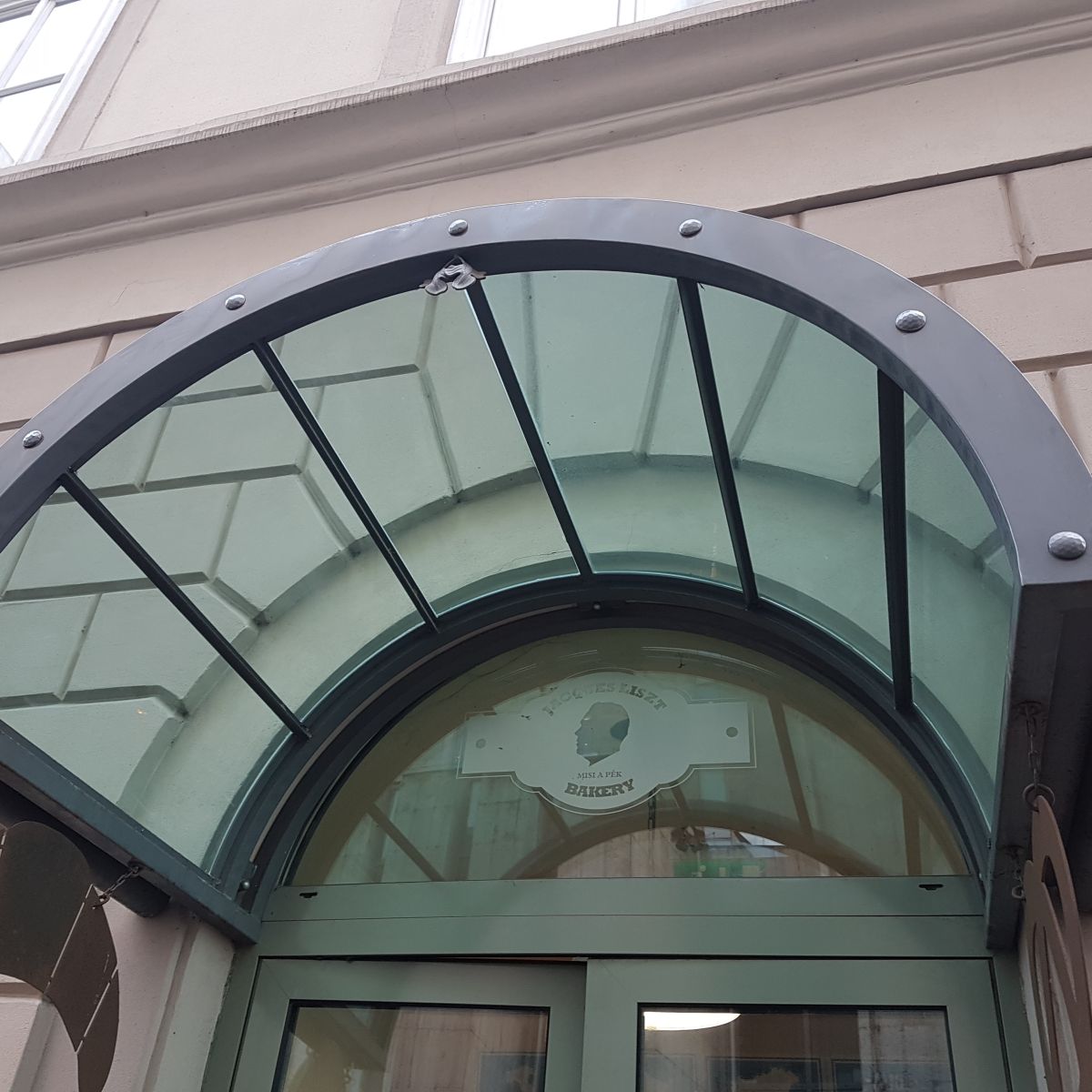 Üveg előtetők ESG edzett üvegből