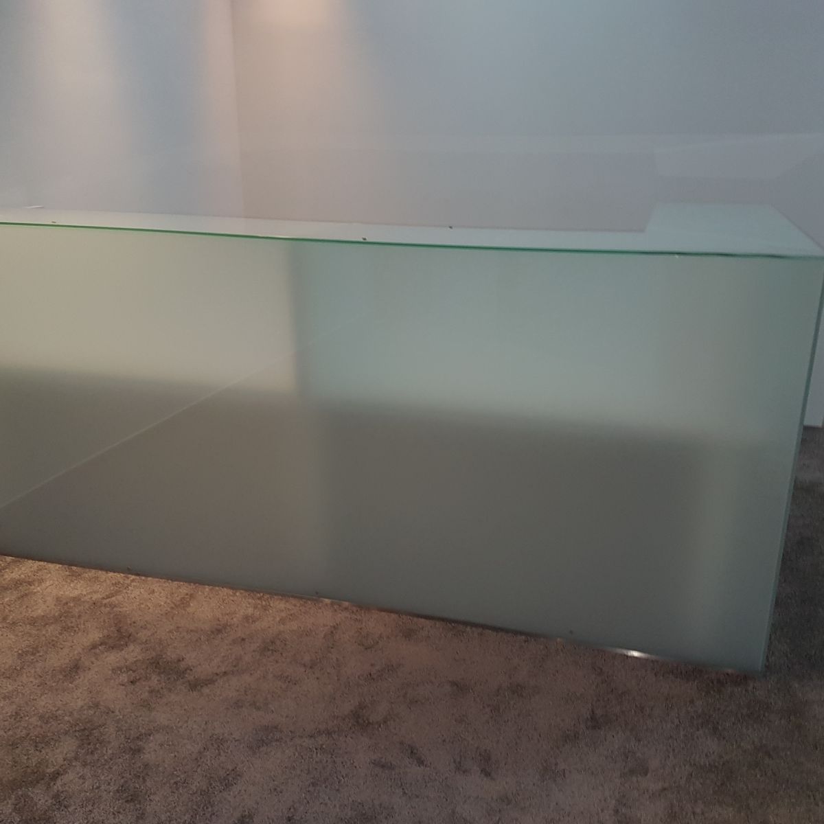 Recepciós pult üvegből