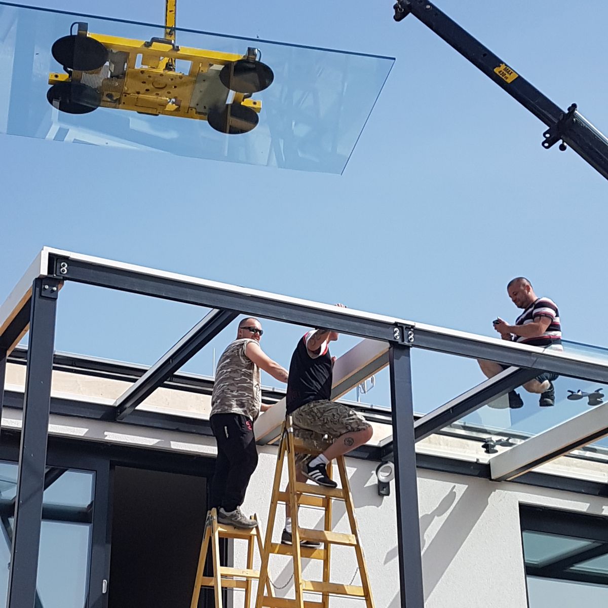 Üveg előtetők ESG edzett üvegből