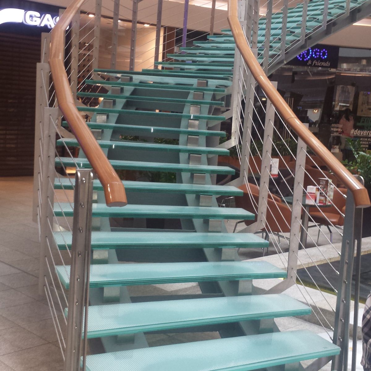 Üveglépcsők készítése