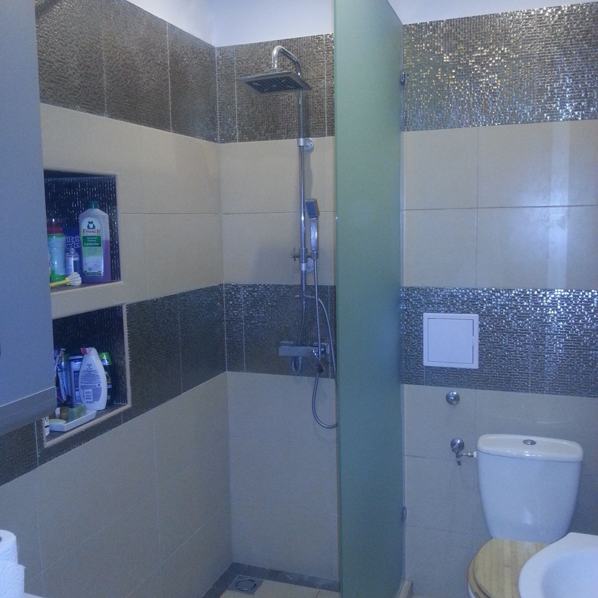 Zuhanykabinok gyártása és beépítése