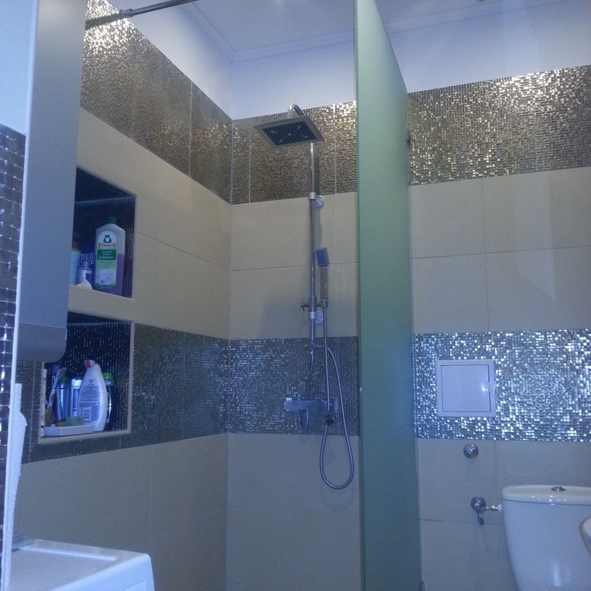 Zuhanykabinok gyártása és beépítése