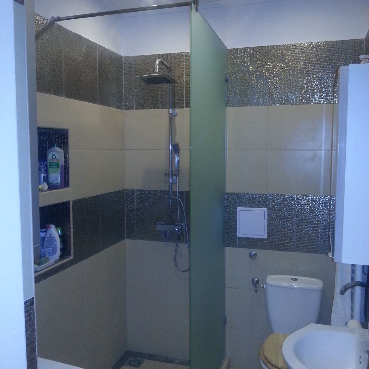 Zuhanykabinok gyártása és beépítése