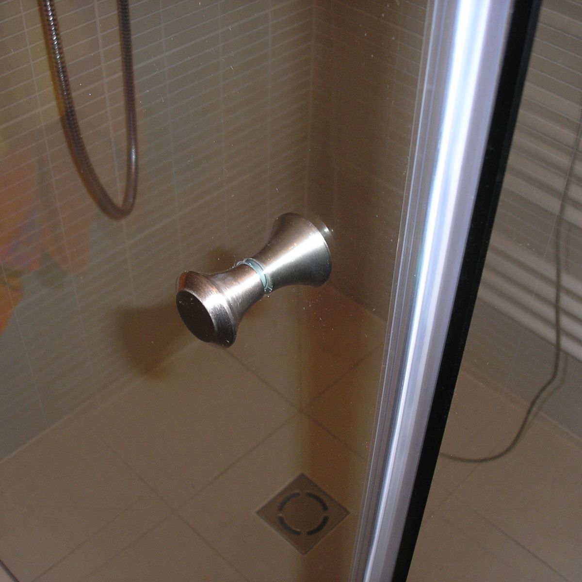 Zuhanykabinok gyártása és beépítése