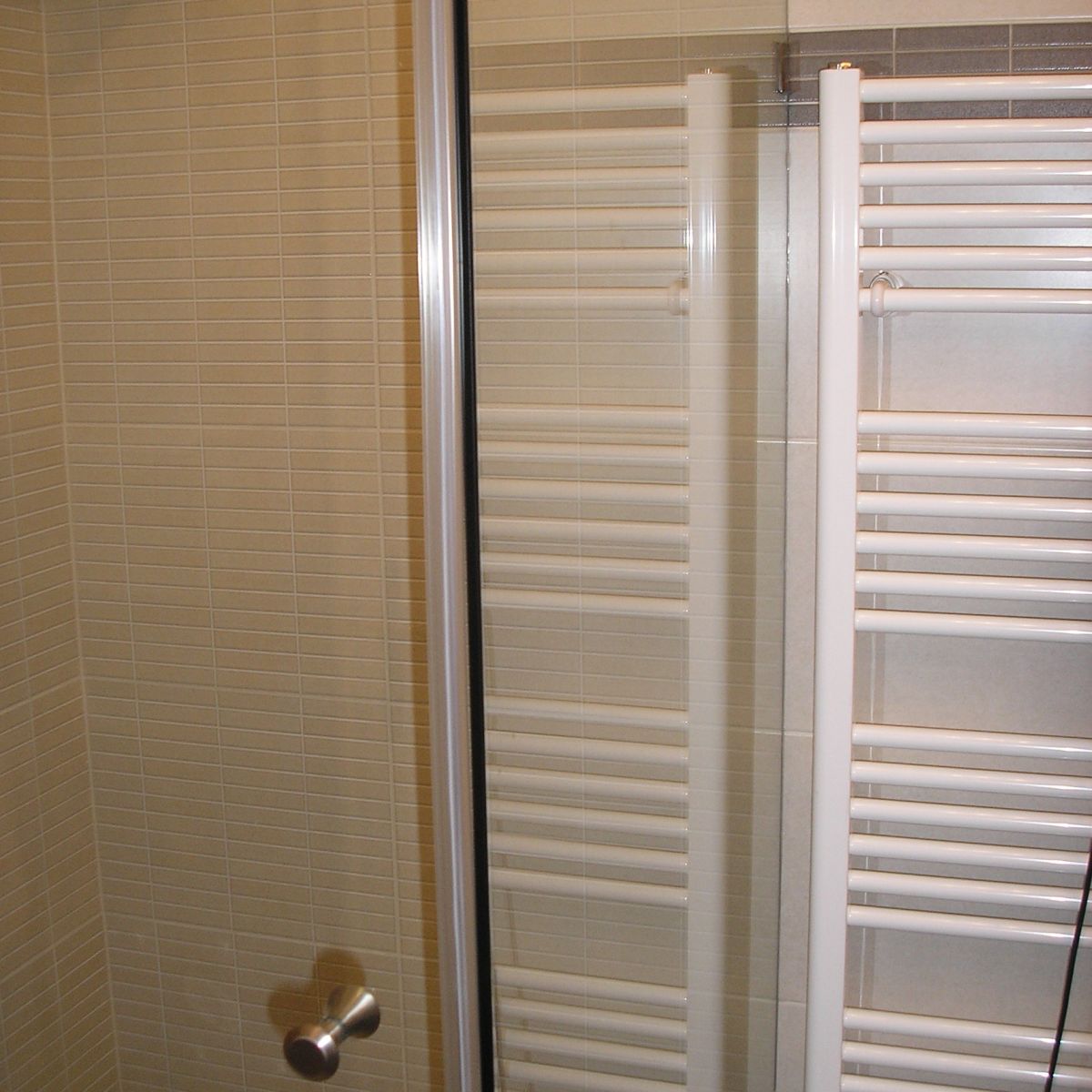 Zuhanykabinok gyártása és beépítése